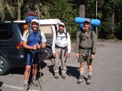 Schmed, Foo'ball & Randuu at trailhead